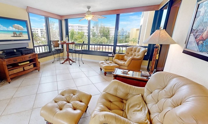 Siesta Key Condo | Private Beach | Renovated Bayside Corner Unit | Walk to Turtle Beach | 2 Heated Pools | Tennis!