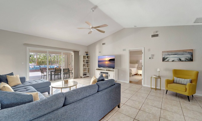 Port Charlotte House | Private Pool Oasis near Parks