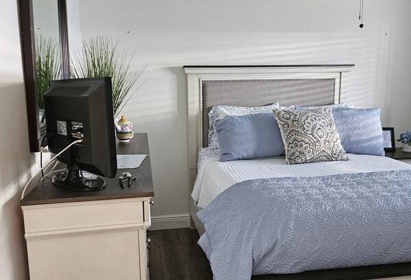 Caloosahatchee Resort | Private room ∙ 1 guest