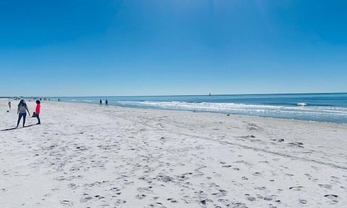 North Redington Beach Condo | Redington Directly on the Beach Sea Rocket WiFi Parking 26