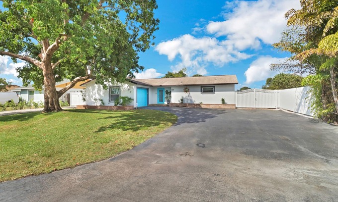 Golden Gate House | Relax in your Private Paradise.