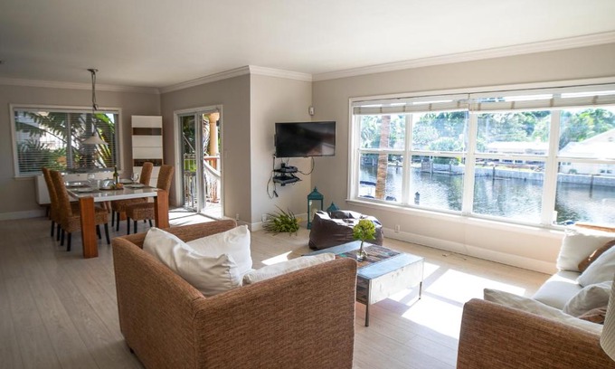 Hendricks and Venice Isles Apartment | Relaxing Beach Apt in Las Olas Blvd