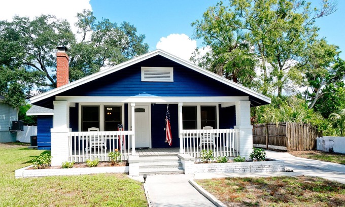 Bradenton House | RELAXING RIVERSIDE RETREAT 2 blk from Manatee River, 2 mi from Center Bradenton
