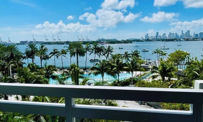 West Avenue Apartment | Resort style apartment with beautiful Bay views nMinimum 30 days rental