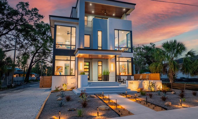 Tampa Heights House | Riverwalk Landing- Brand New Luxury Retreat