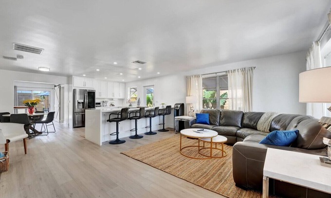 Riviera Beach House | Riviera Marina House! 1 block to marina and intracoastal