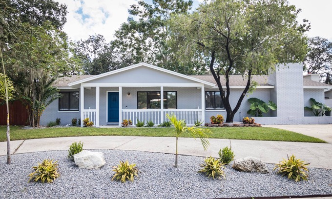Safety Harbor House | SAFETY HARBOR 1 LEVEL 5 BEDROOM 3 BATH POOL HOME