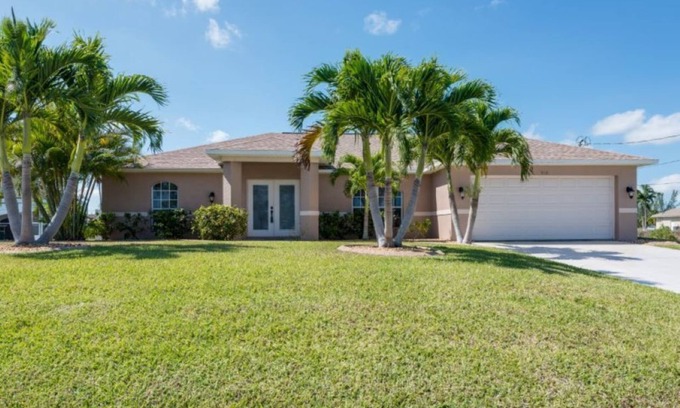 Pelican House | Saltwater heated pool,dock/deck on canaL,GULF ACCESS,fishing- NEAR beaches.