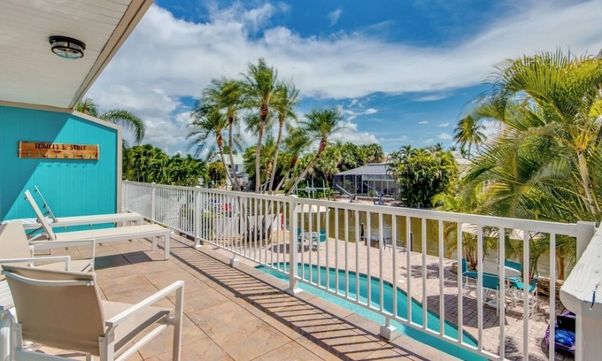 South Island House | Sand Dollar Complex - Bayfront Complex with Private Pool by the Beach!