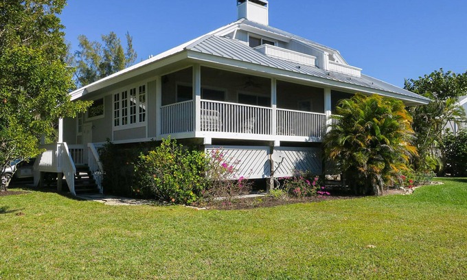 The Dunes House | Sandcastle Home | Sanibel Dunes Golf Front Home with Beach Chairs & BBQ + Close to Community Club House