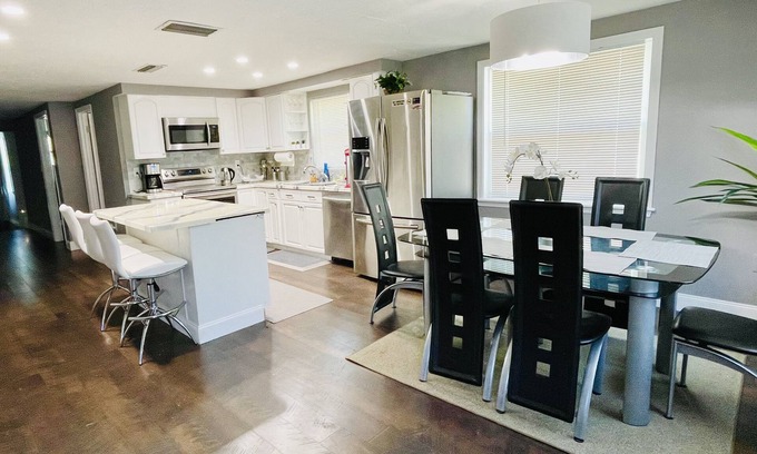 Bee Ridge House | Sarasota Best Place, Siesta key only 7 ml, BBQ+, family friendly