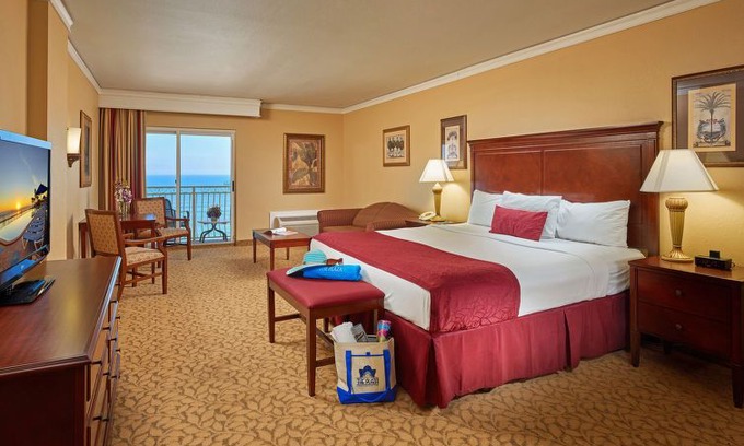 East Daytona Apartment | Seabreeze Apartment, Sleeps 4 with Pool and WiFi