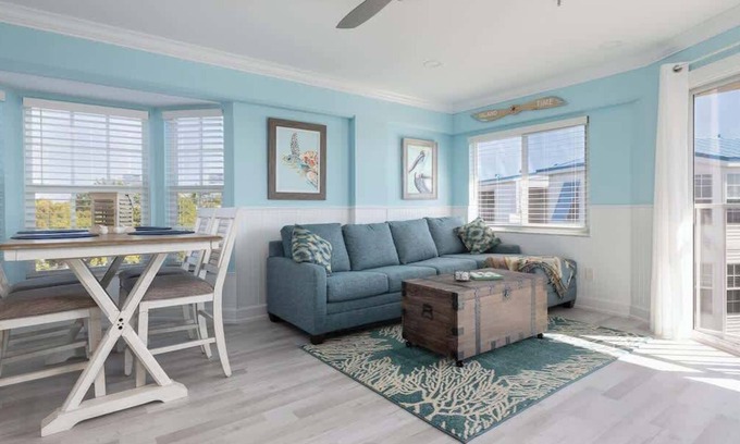 Tavernier Condo | Seaside Escape with Luxe Interior and Ocean Views