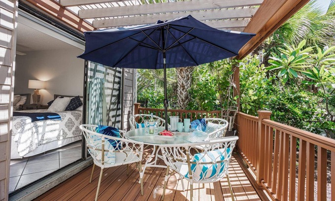 Siesta Key Condo | Siesta Dunes Modern Condo | Private Beach | Heated Pool | Ideal Location | Ask about Free Activities