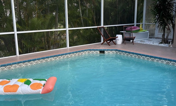 Bee Ridge House | Siesta Key 4 bedrooms/hot tub and pool- 13 minutes from beach!