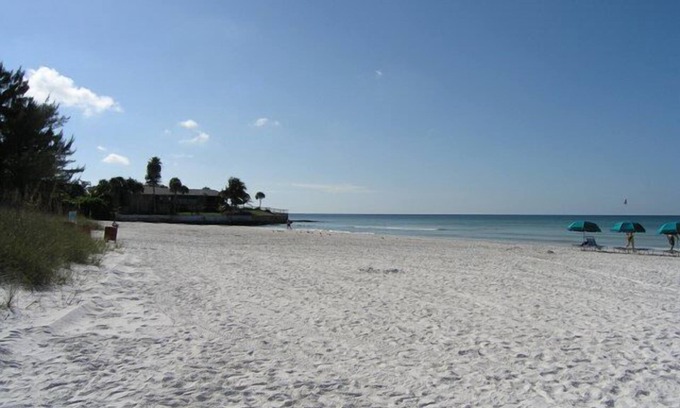 Siesta Key Condo | SIESTA SANDS BEACH RESORT - Beachfront Condo complex on Crescent Beach - 1BR