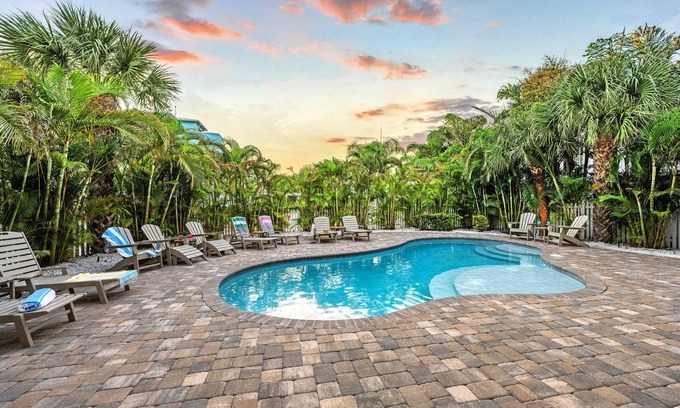 Siesta Key House | Siesta Sea Life | Walking Distance to Siesta Key Beach & Village w/Private Heated Pool!