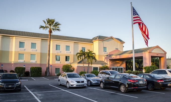 Feather Sound Hotel | Sleep Inn Clearwater - St Petersburg