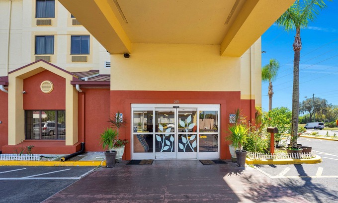 Leesburg Hotel | Sleep Inn Leesburg Chain of Lakes