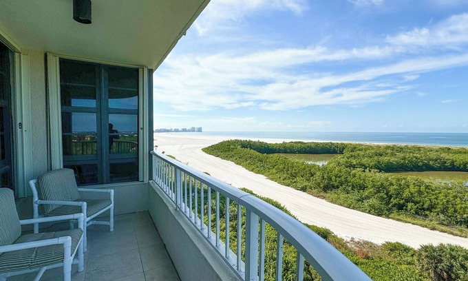 Marco Island Condo | South Seas Tower 4- 812: Beautifully Updated; Large Balcony
