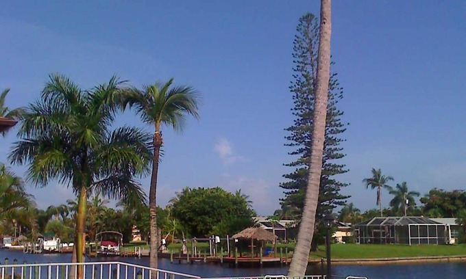 Caloosahatchee Condo | SouthWest Florida 2 Bedroom Waterfront Condo