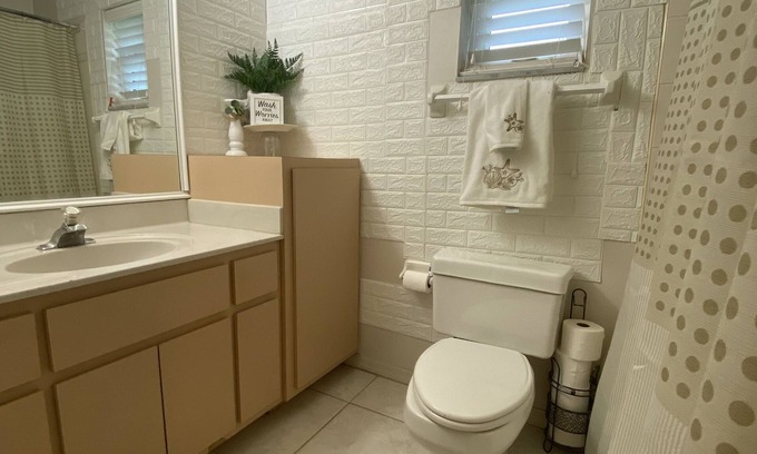 Port Charlotte House | Spacious 3 bedroom with hot tub