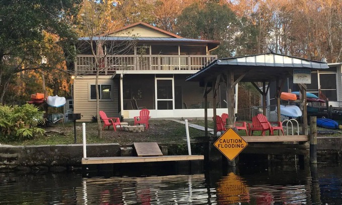 Weeki Wachee Gardens House | Spacious home on clear canal just a few houses from the main river includes kayaks and pool table!