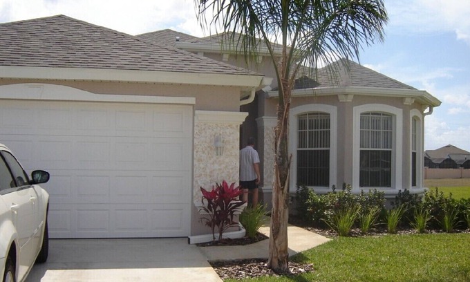 Haines City Villa | Spacious, LUXURY 4 bedroom villa with pool and spa close to Disney