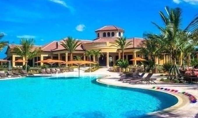 Naples Condo | Special Offer! 2BR+Den Condo in Treviso Bay – Near Beaches | Book & Save