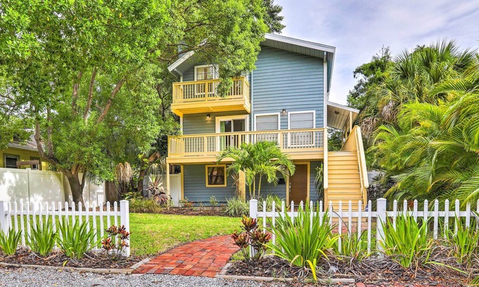 Historic Old Northeast House | St Petersburg Escape w/ Fireplace & Patio!