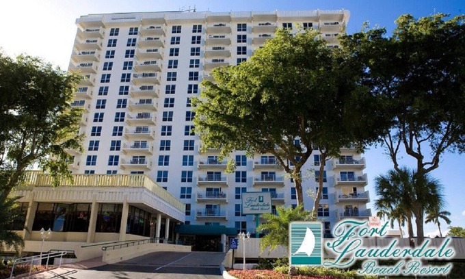 East Fort Lauderdale Apartment | Studio Unit 1501A - 2 blocks off beach with Direct Ocean Views.