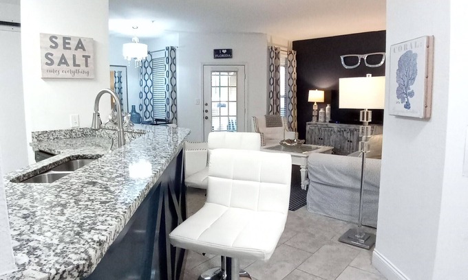 Clearwater Condo | Stunning Luxury "SEA SALT CONDO" mins to Clearwater Beach w/Salt Wtr Pool, Gym