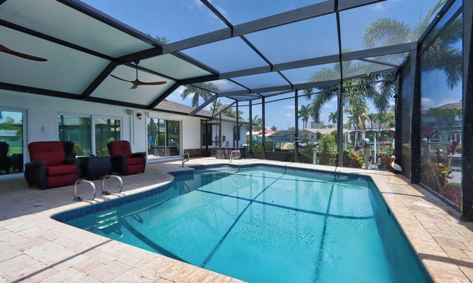 Town and River House | Stunning Luxury Waterfront Living - The Banyan House