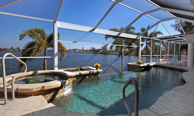Burnt Store House | Stunning Views! Elec & solar heated pool, spa on Gulf-access canal - Villa Laguna