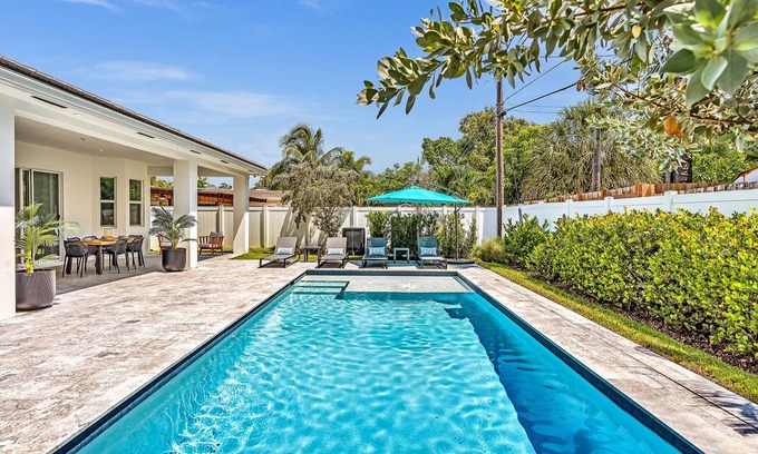 Poinsettia Heights House | Stunning Villa by Las Olas Beach Heated Pool