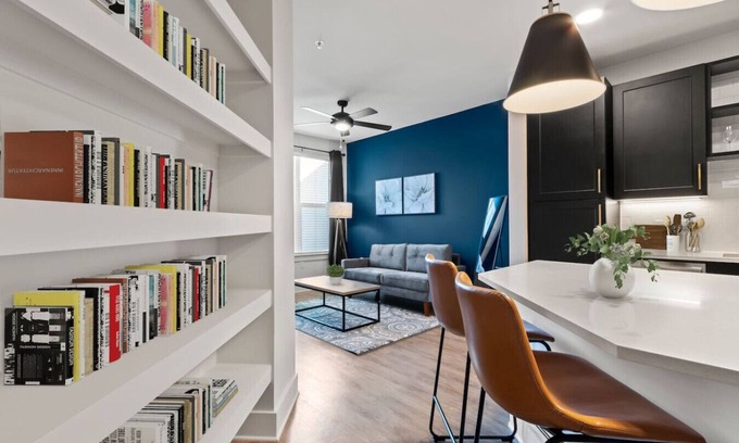 North Hyde Park Apartment | Stylish 1BD | Workers Paradise | Gym | Central!