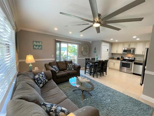 Fort Myers Beach Apartment | Stylish and Modern 2 bedroom, 2 bathroom. The Mermaid Suite.