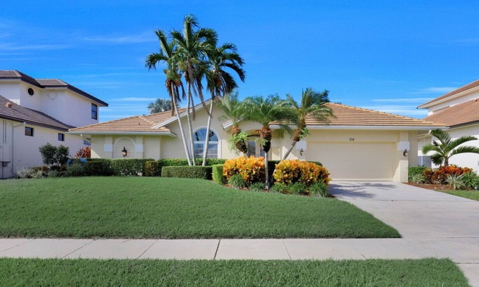 Marco Island House | Stylish waterfront home w/ all-day sun & short walk to shopping & dining