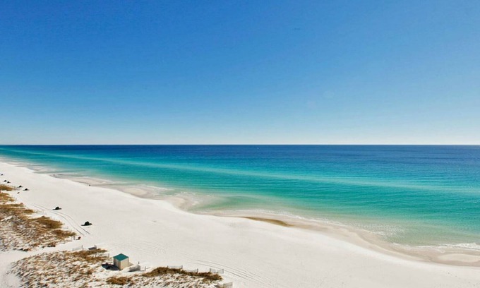 Destin Condo | SUGAR WHITE SAND! RIGHT ON THE BEACH! GREAT VIEWS! FAMILY FUN!