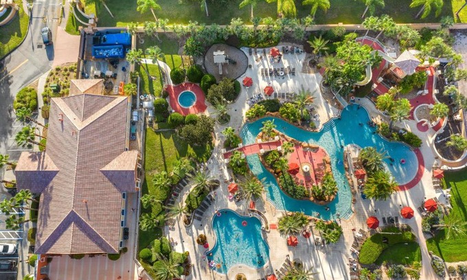 Regal Palms House | Suite Spot