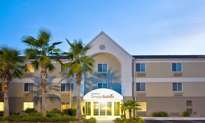 Baymeadows House | SuiteLife Haven: Modern Suites for Business & Leisure Travelers