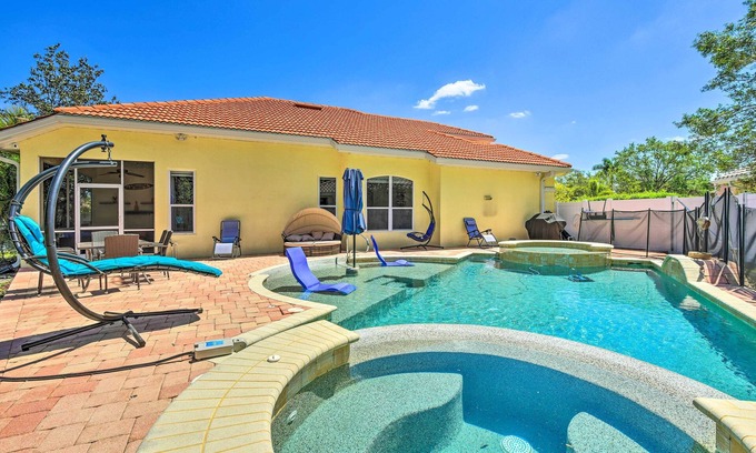 Bee Ridge House | Sun-Soaked Sarasota Oasis w/Pool & Hot Tub!
