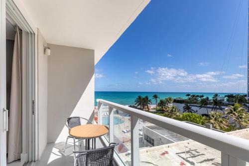 Sunny Isles Beach Apartment | Sunny Isles Beach Ocean View Studio with Balcony