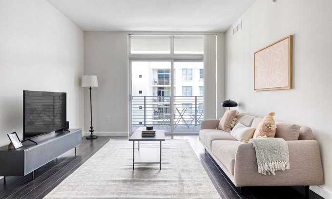Poinciana Park Apartment | Sunny Ponciana Park 1BR w/Gym, W/D & Pool, steps to WF, by Blueground