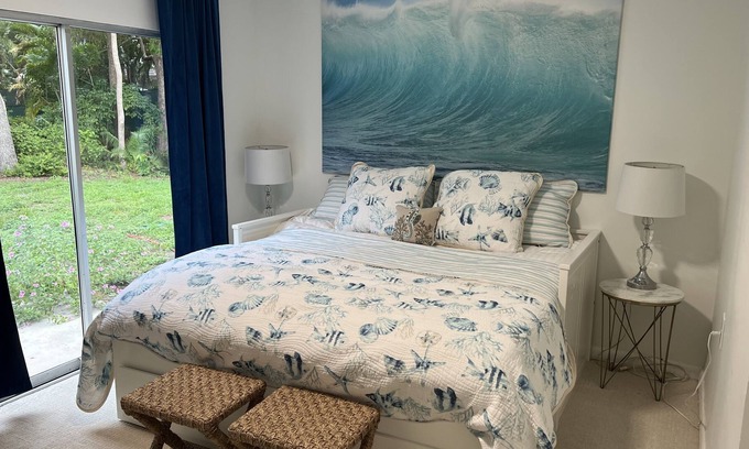 South Sarasota House | Sunny Seaside Cottage w/ pool in the heart of Sarasota — 5 min to Siesta Key!