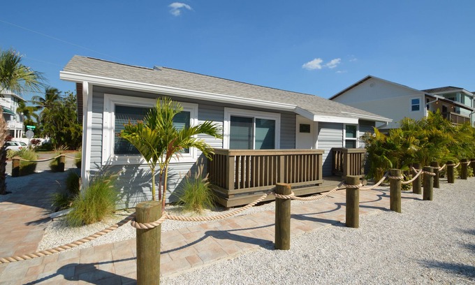 Sunset Beach House | Sunset Beach Cozy boutique cottage with all the must have beach amenities