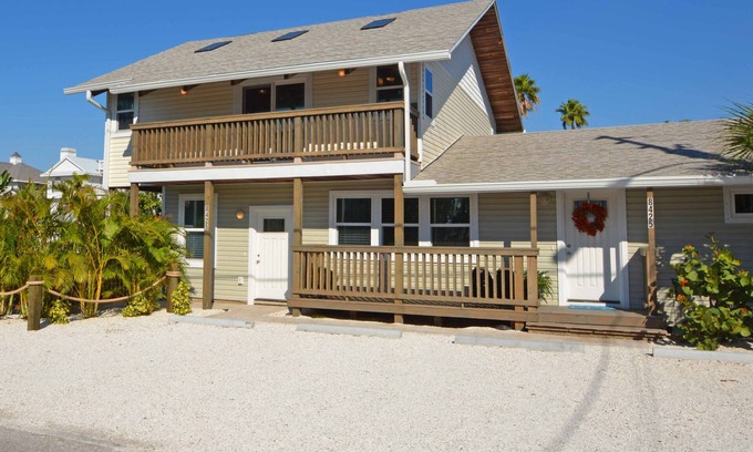 Sunset Beach Apartment | Sunset Beach Cozy boutique cottage with all the must have beach amenities