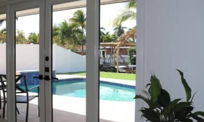 Coral Ridge Isles House | Sunset home on the bay in Fort Lauderdale Beach