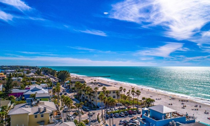 Holmes Beach Apartment | Sunshine Beach Rentals