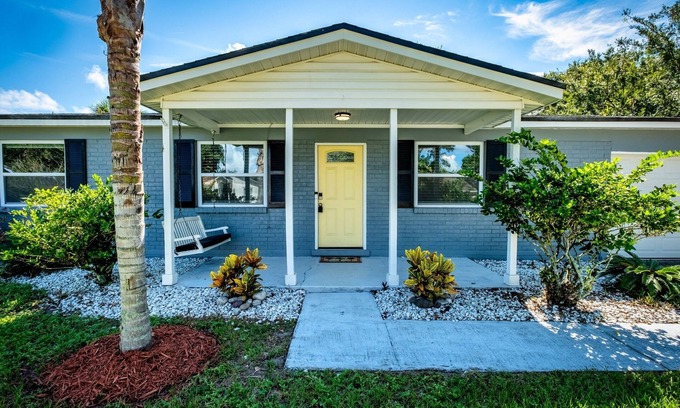 Palm Valley House | Sweet Home Ponte Verdra: TPC Golf+Park+Outdoor Fireplace+ Nearby Beach Access!